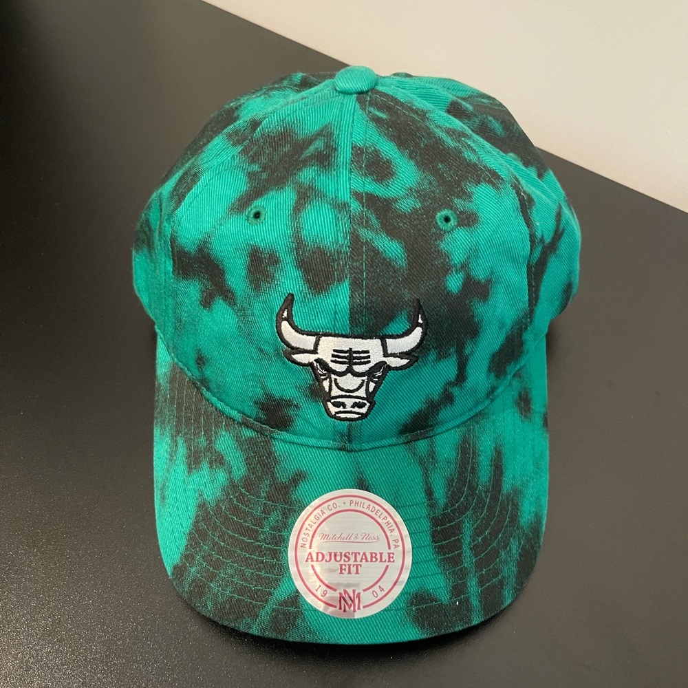 Looks like tide eyes Affect Bulls Strapback